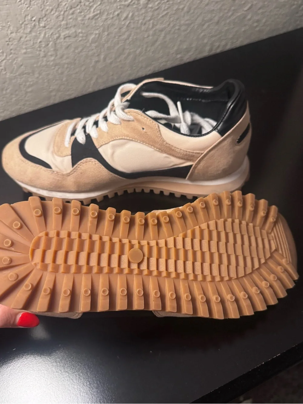 Steve Madden Woman’s sneaks 7.5 perfect condition